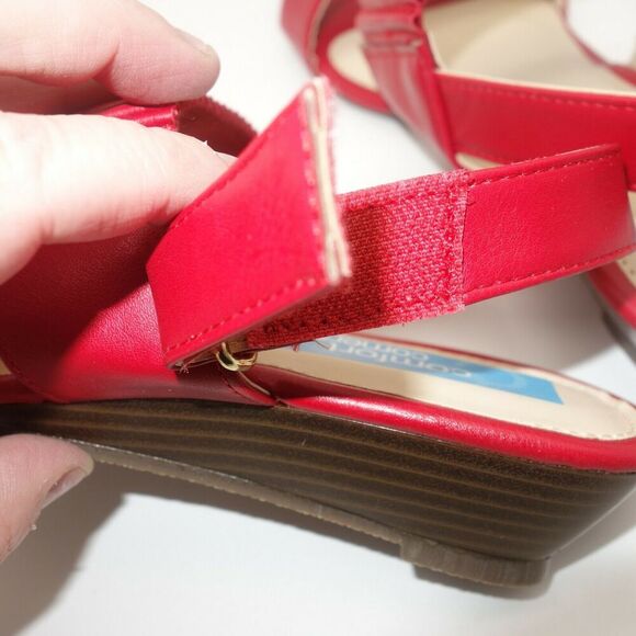 New in Box Comfort Corner Red Sandals Low Heel Women's 7M - Picture 6 of 11